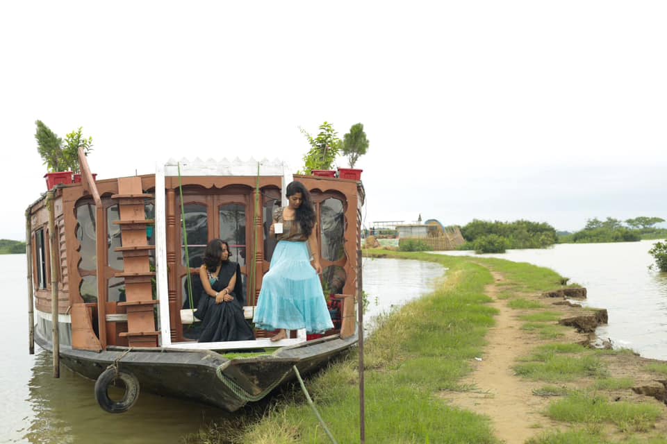 হিমাদ্রি – A Luxury House Boat